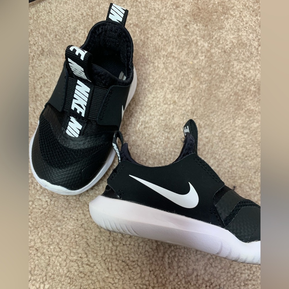 Toddler boys size 5 nike sneakers